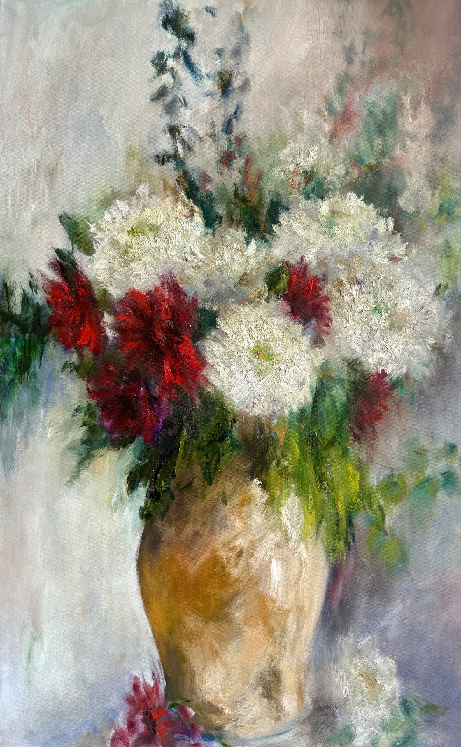 White and red chrysanthemums in a vase